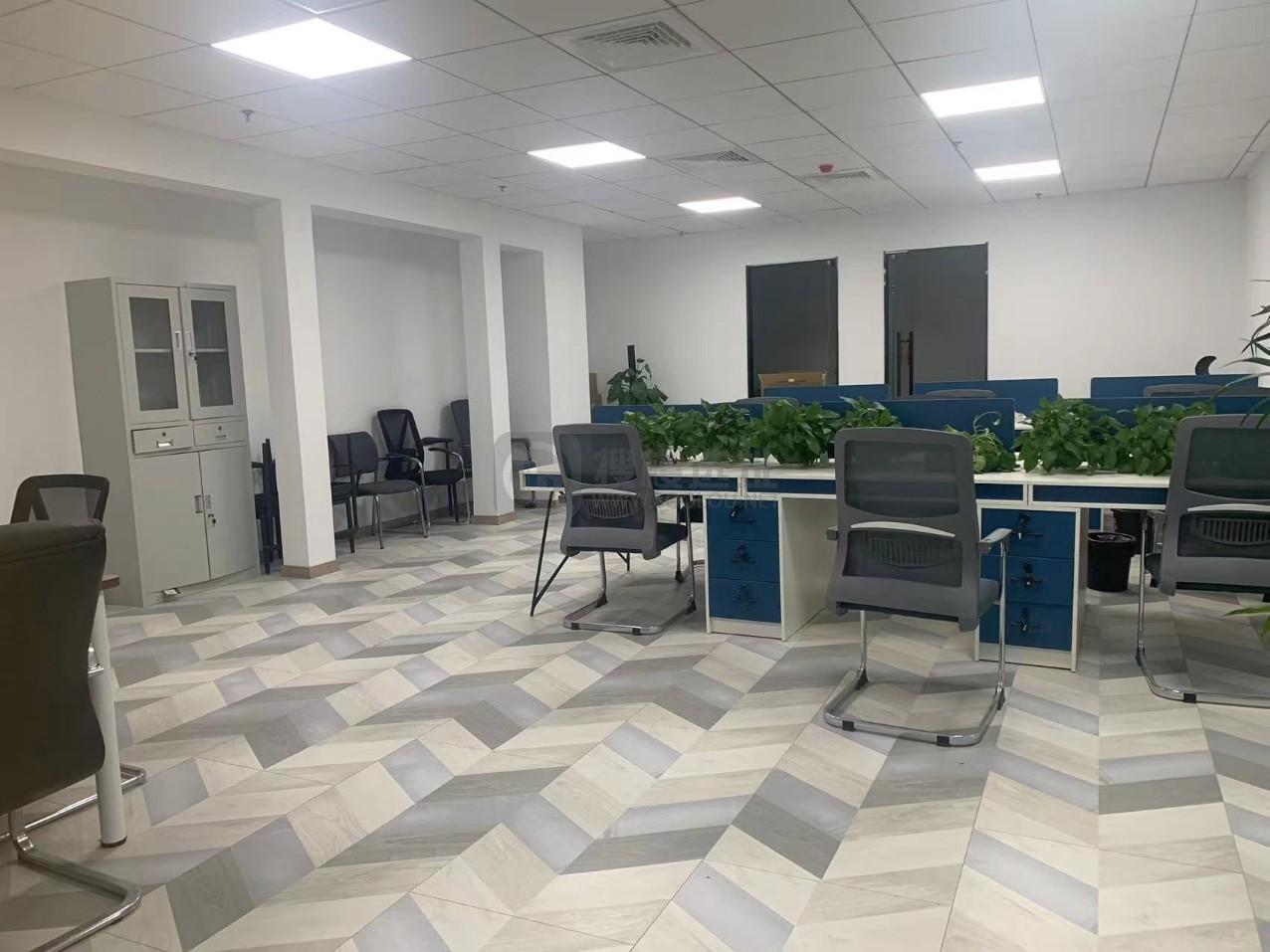 摩尔空间面积140平