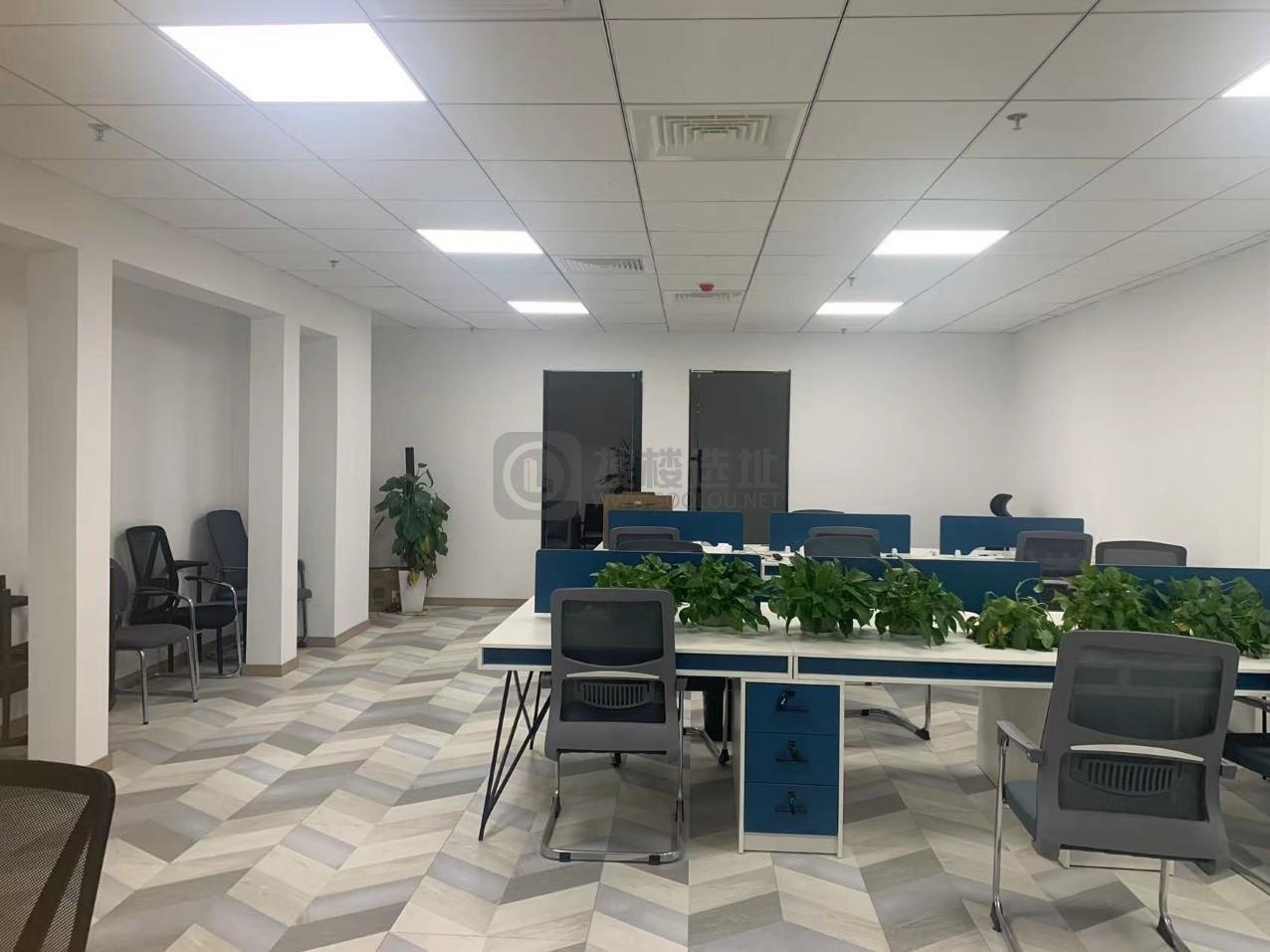 摩尔空间面积140平