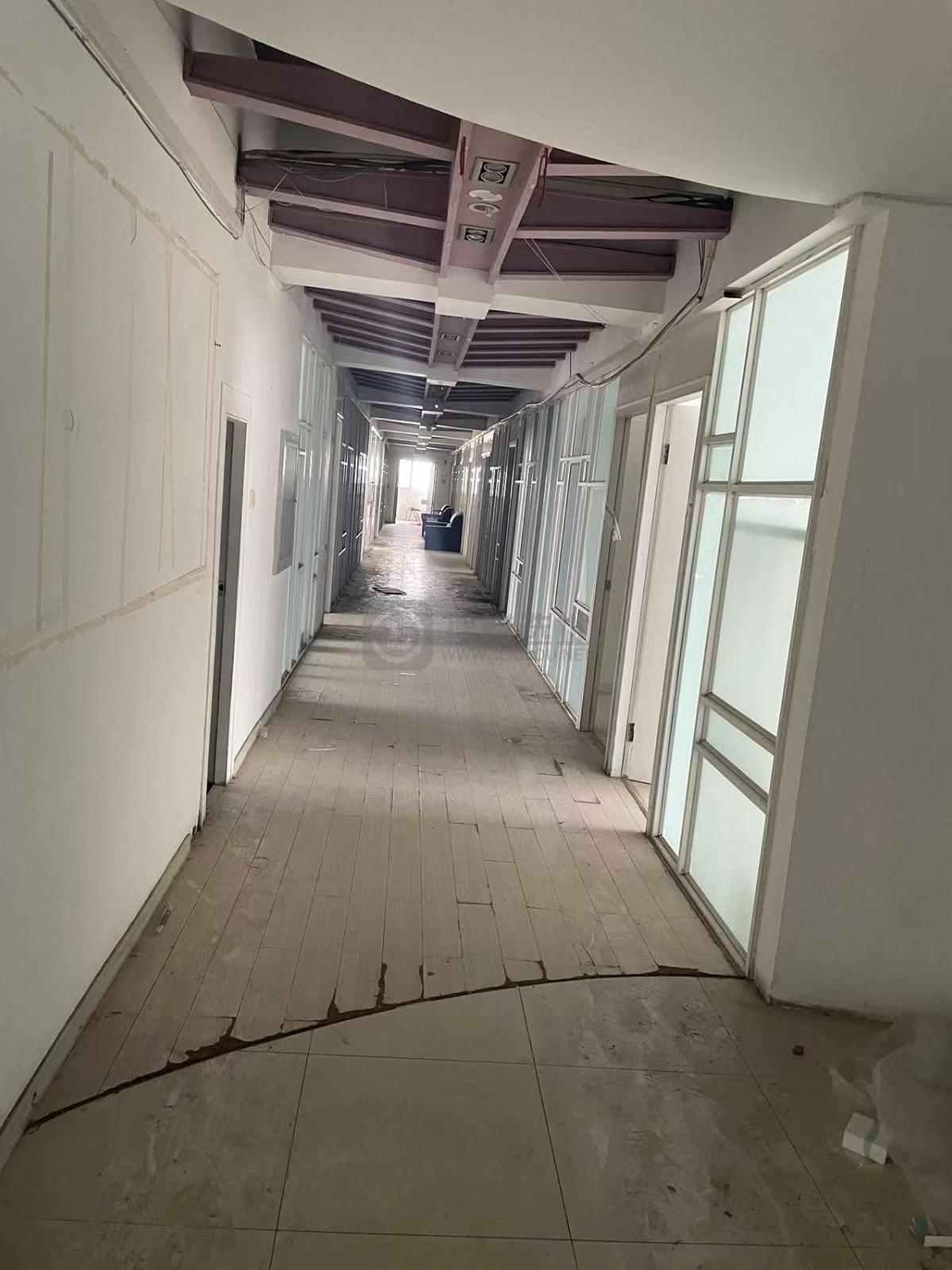 新月大厦面积942平