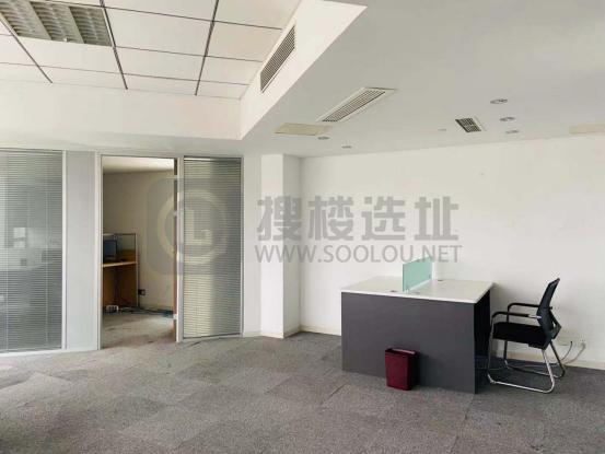 华美达怡华写字楼面积135平