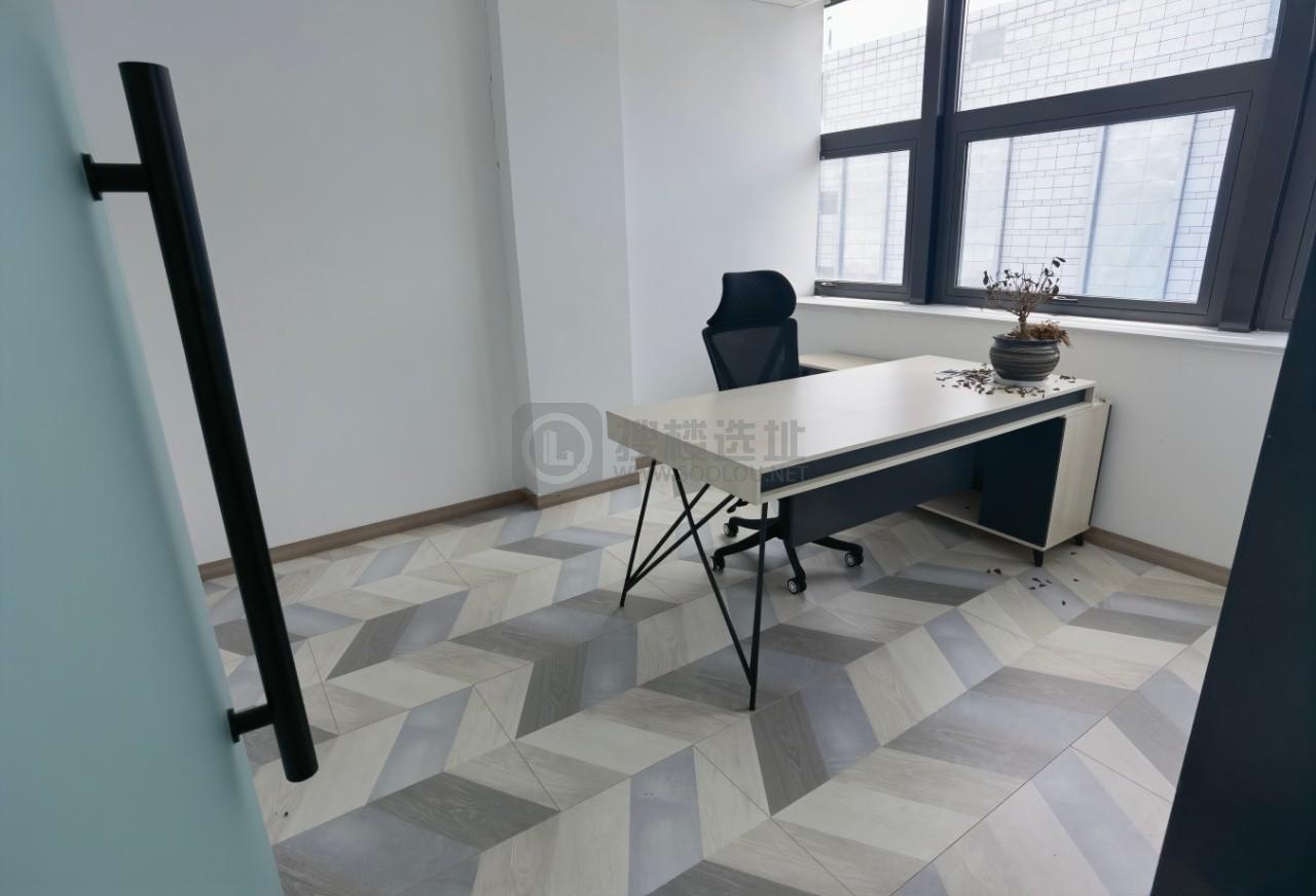 摩尔空间面积125平