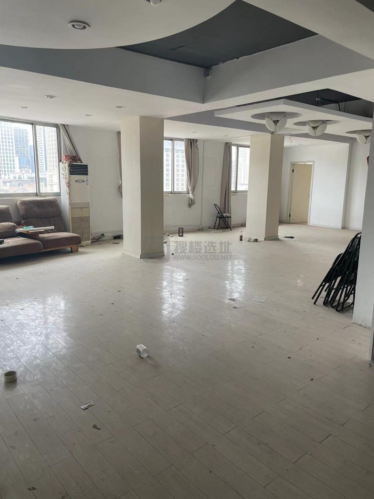 新月大厦面积942平