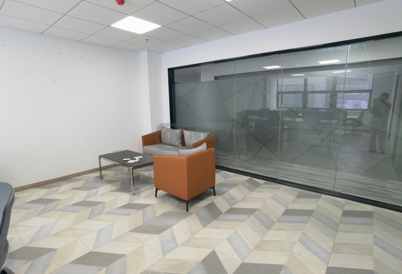 摩尔空间面积125平