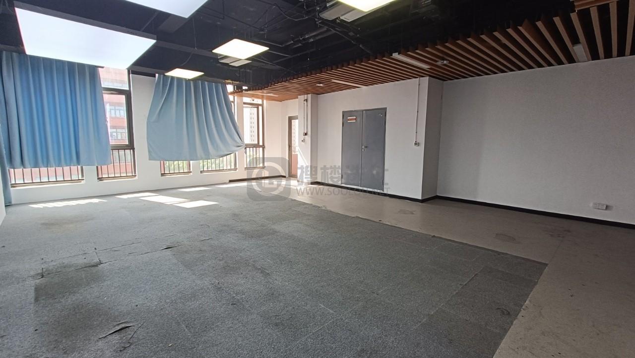 东久创新中心面积2458平