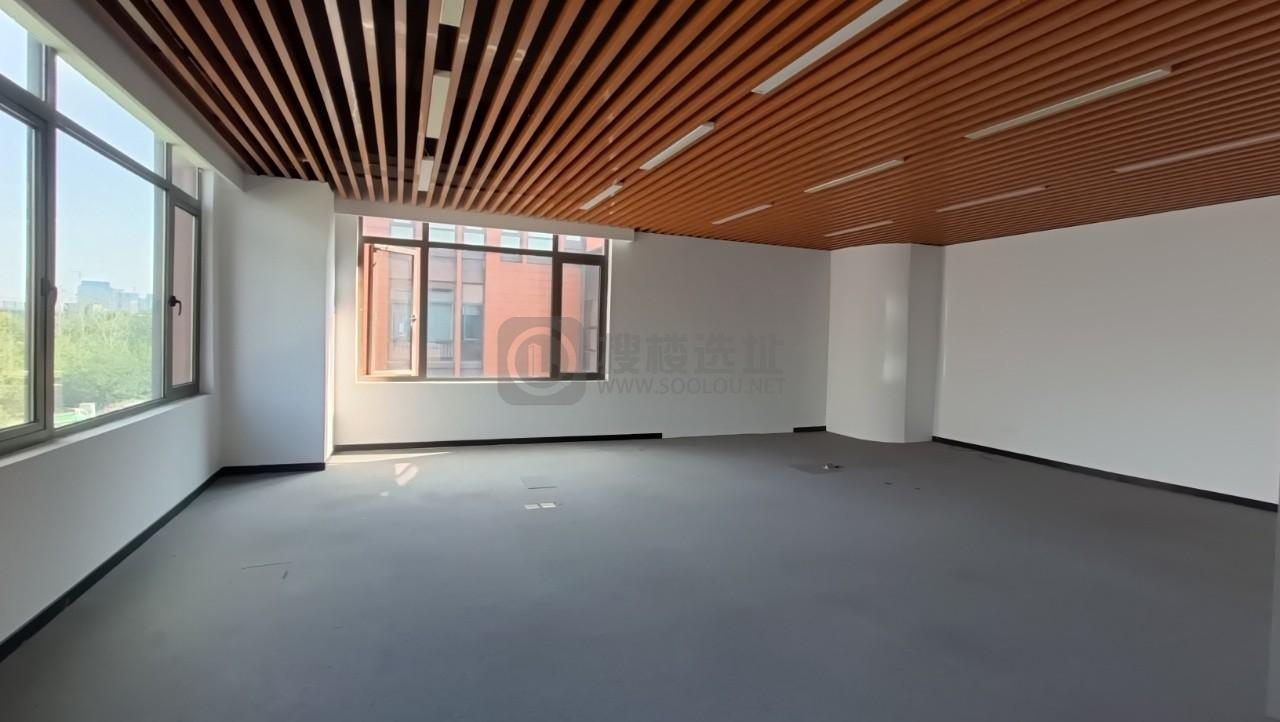 东久创新中心面积2458平