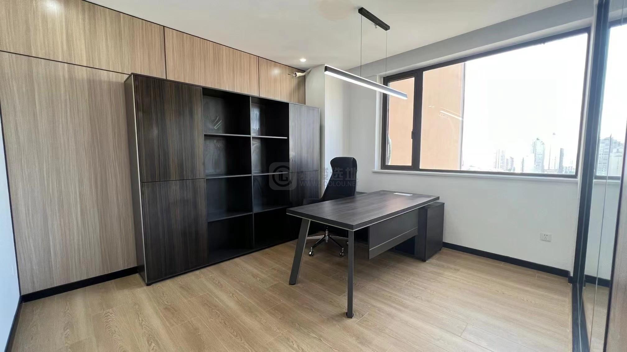 南京中心大厦面积166平