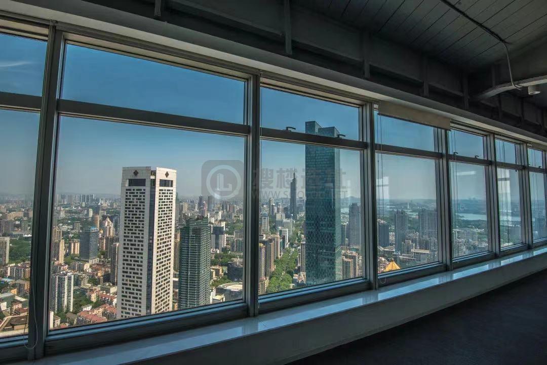 南京中心大厦面积235平