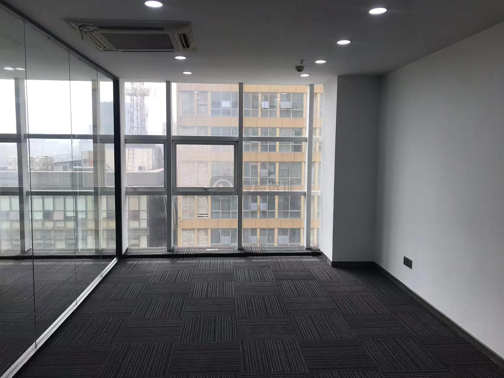 龙吟广场面积250平