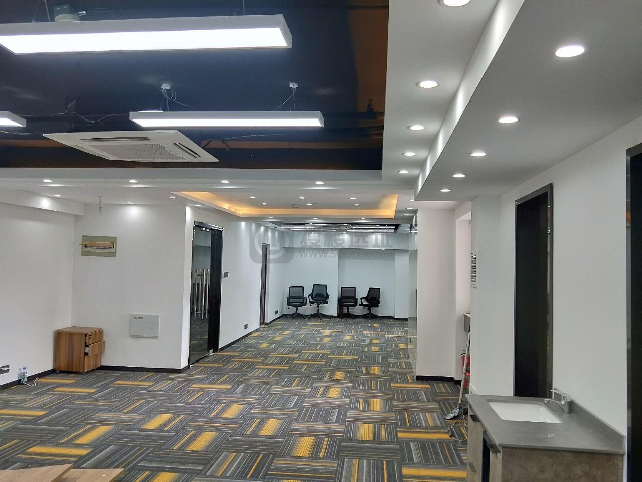 华荣大厦面积240平