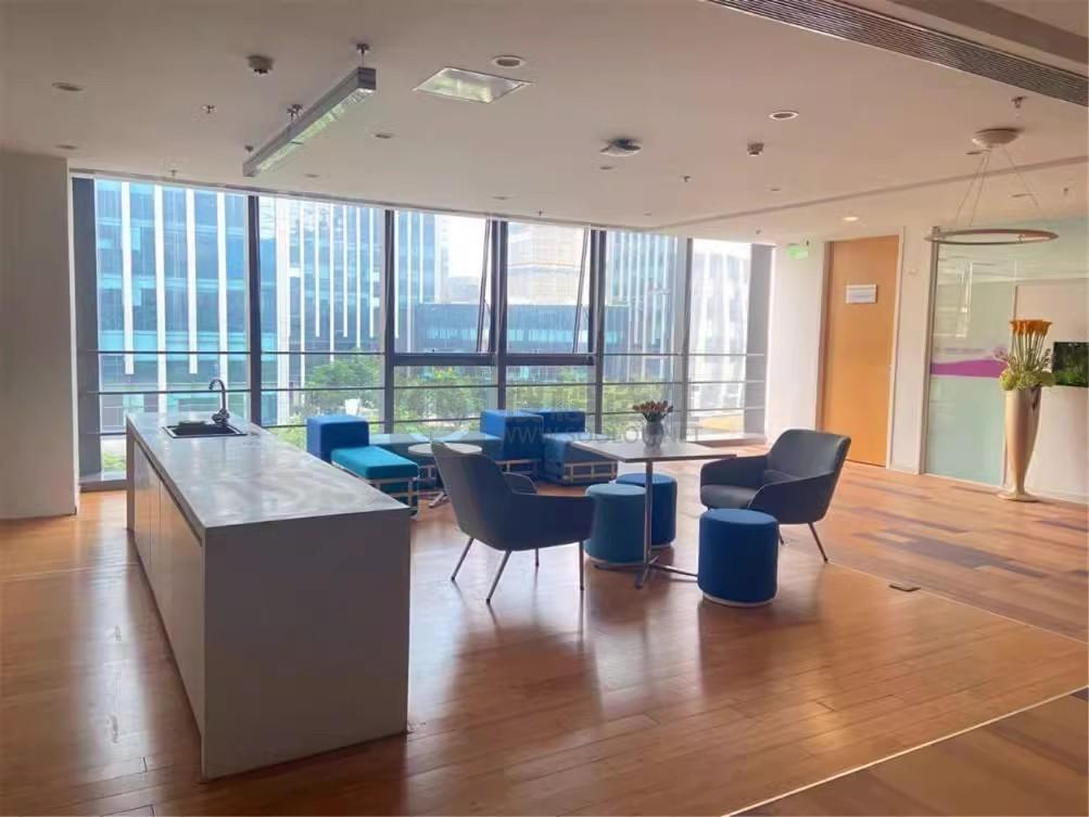 孵鹰大厦面积320平