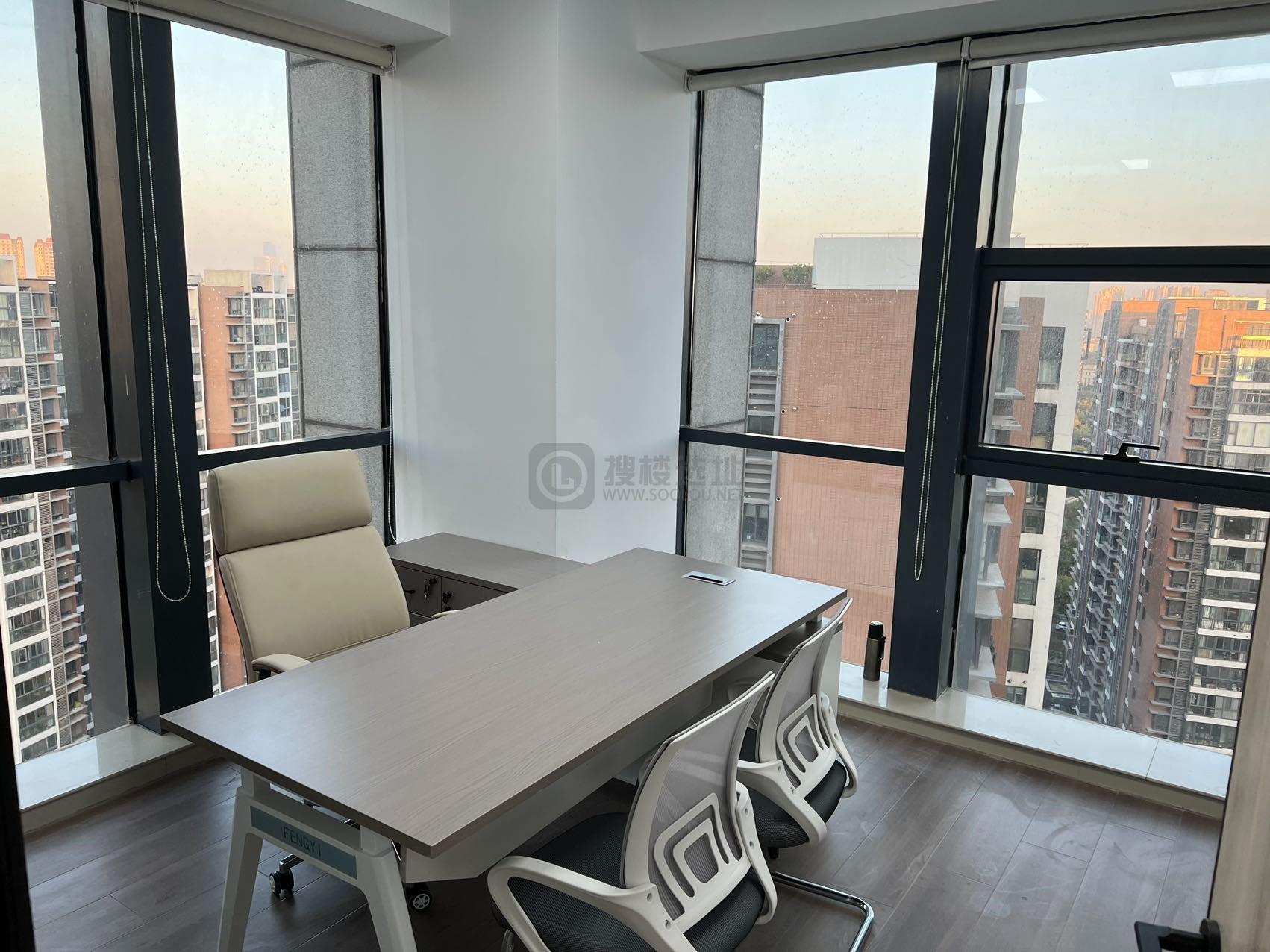 凤凰文化广场面积126平