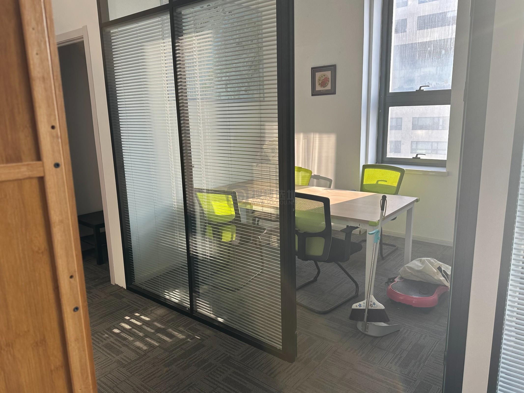 万得大厦面积235平