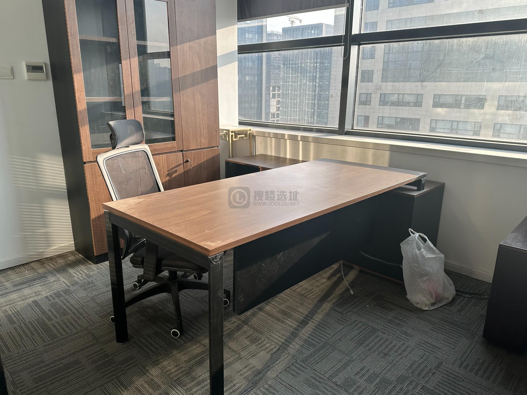 万得大厦面积235平