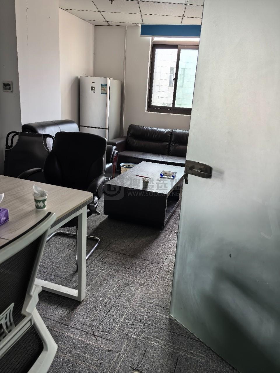 华通科技园面积242平