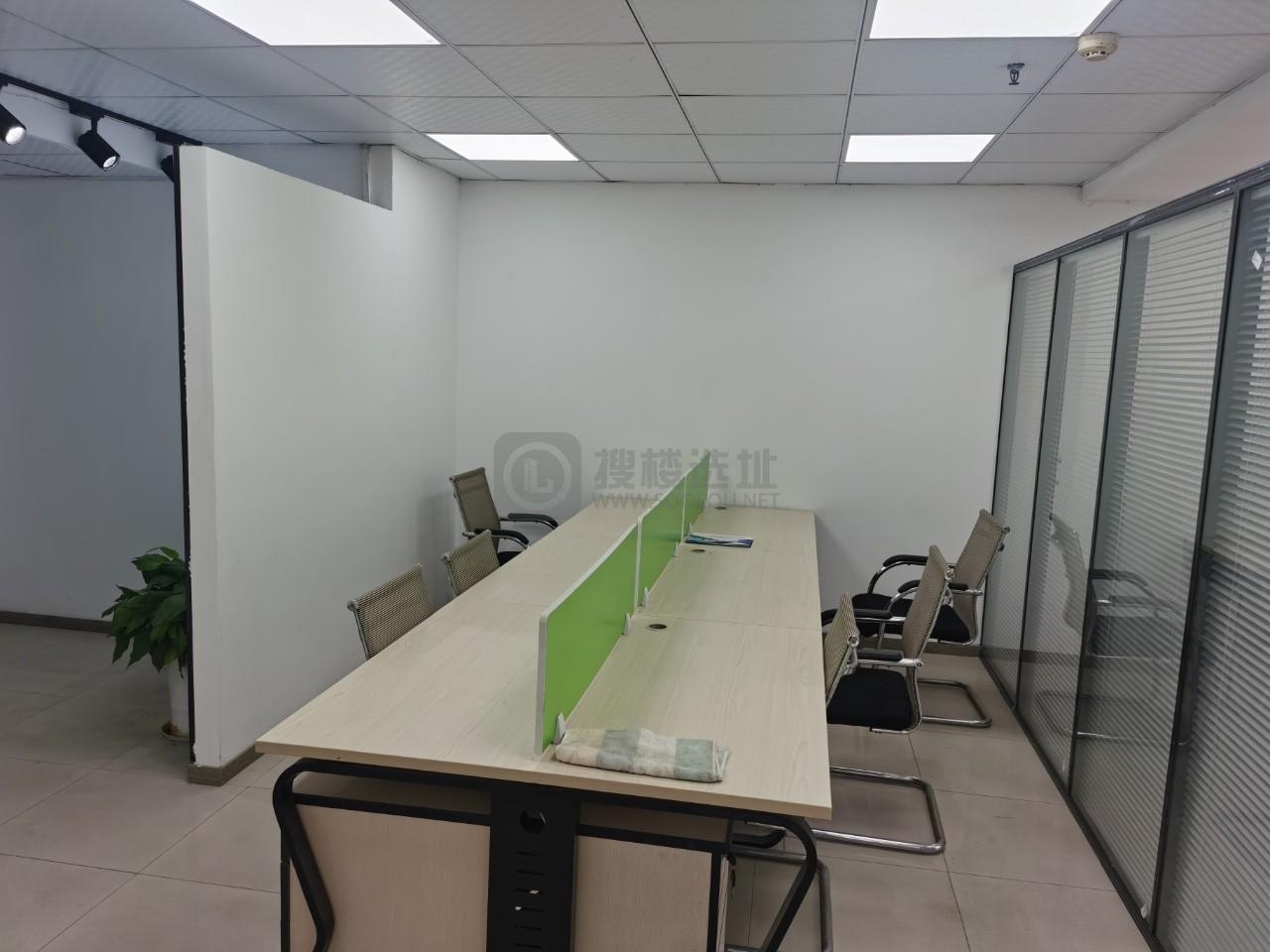 新世界中心面积100平