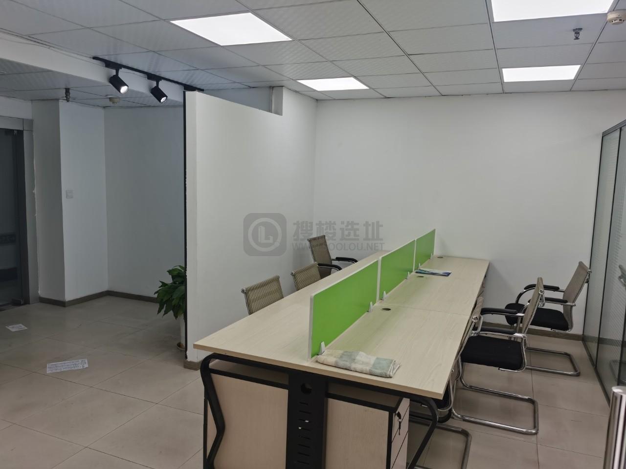 新世界中心面积100平