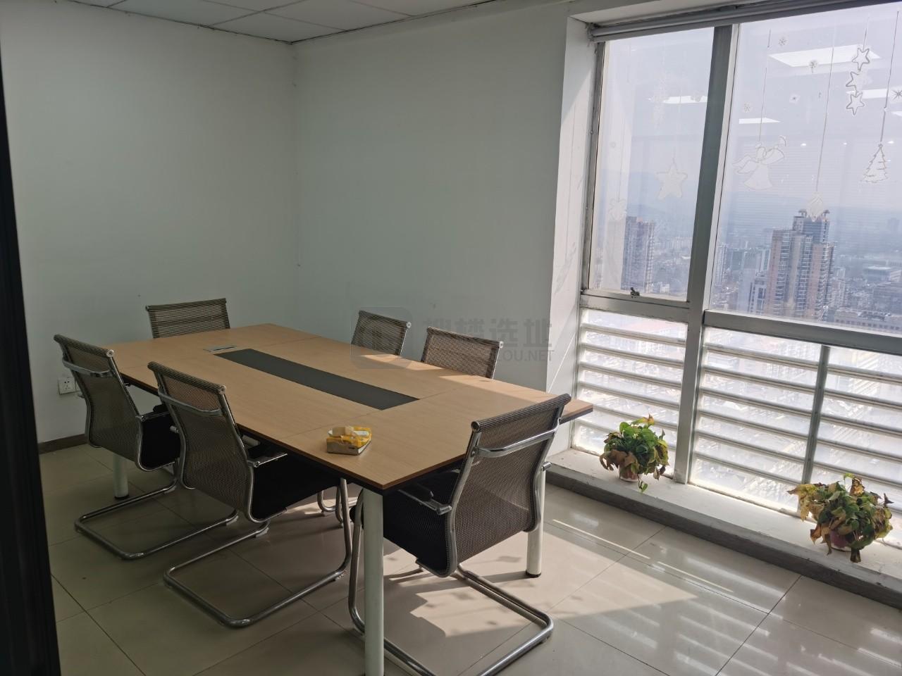 新世界中心面积100平