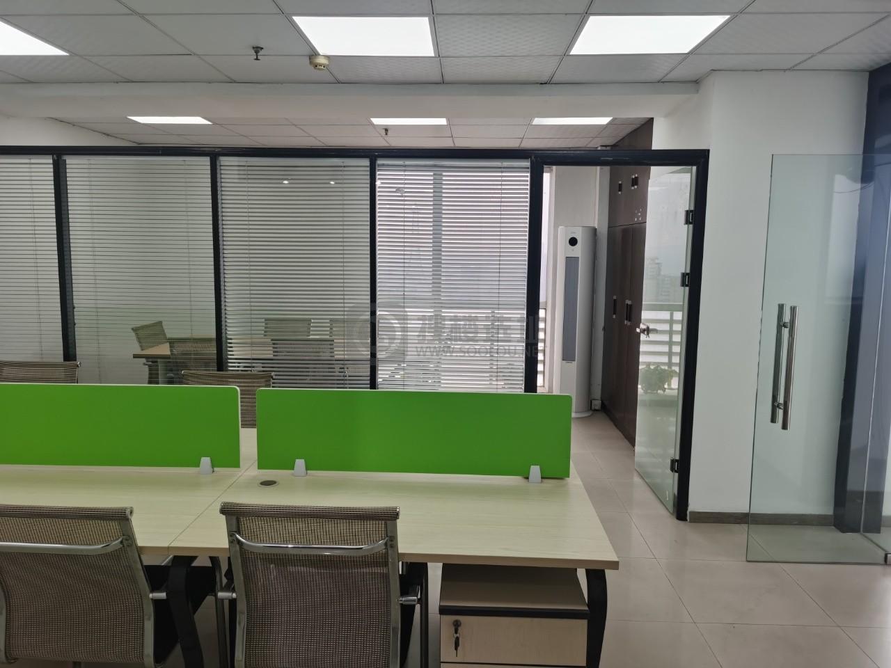 新世界中心面积100平