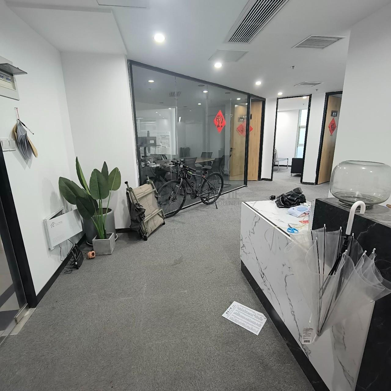 隆盛大厦面积210平