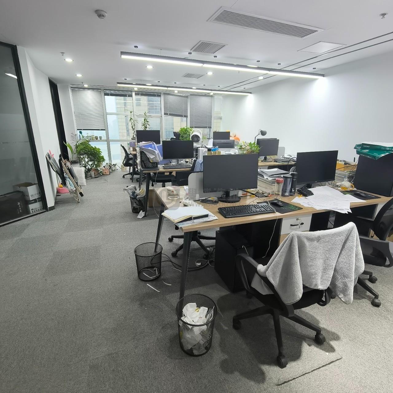 隆盛大厦面积210平