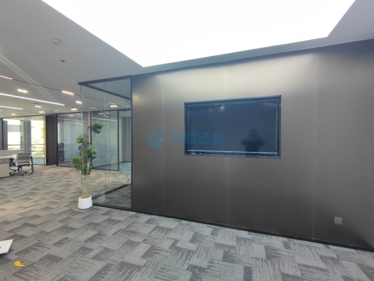 楚翘城332平米办公室出租