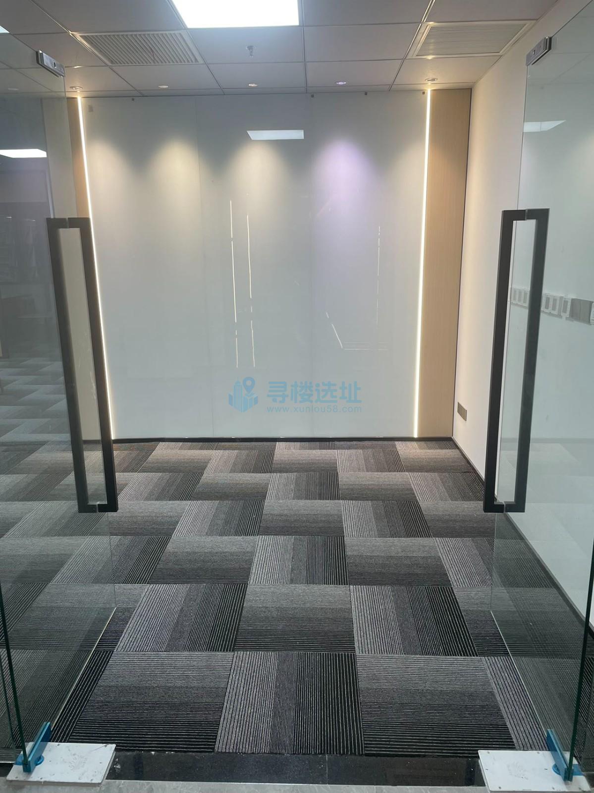  新城总部大厦253平米办公室出租