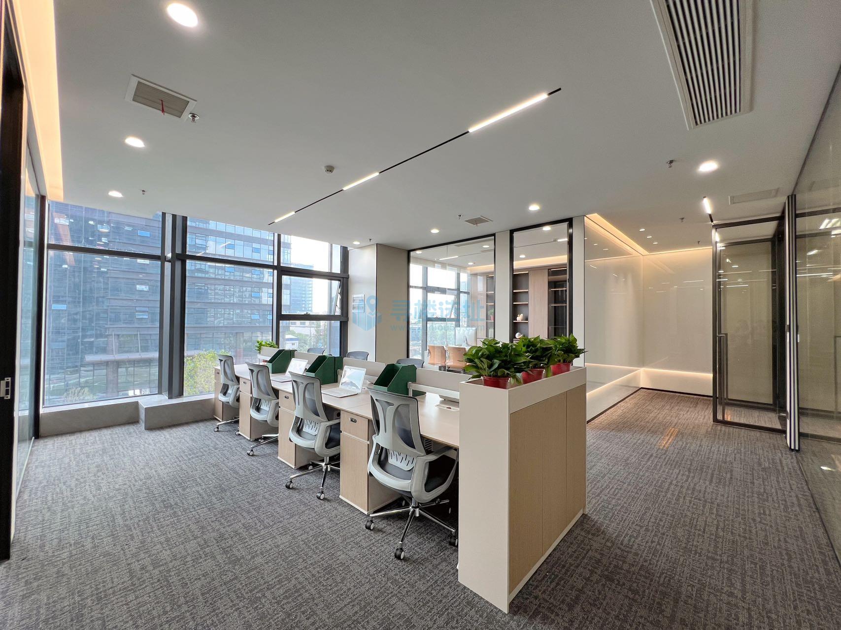 天晟中心面积165平