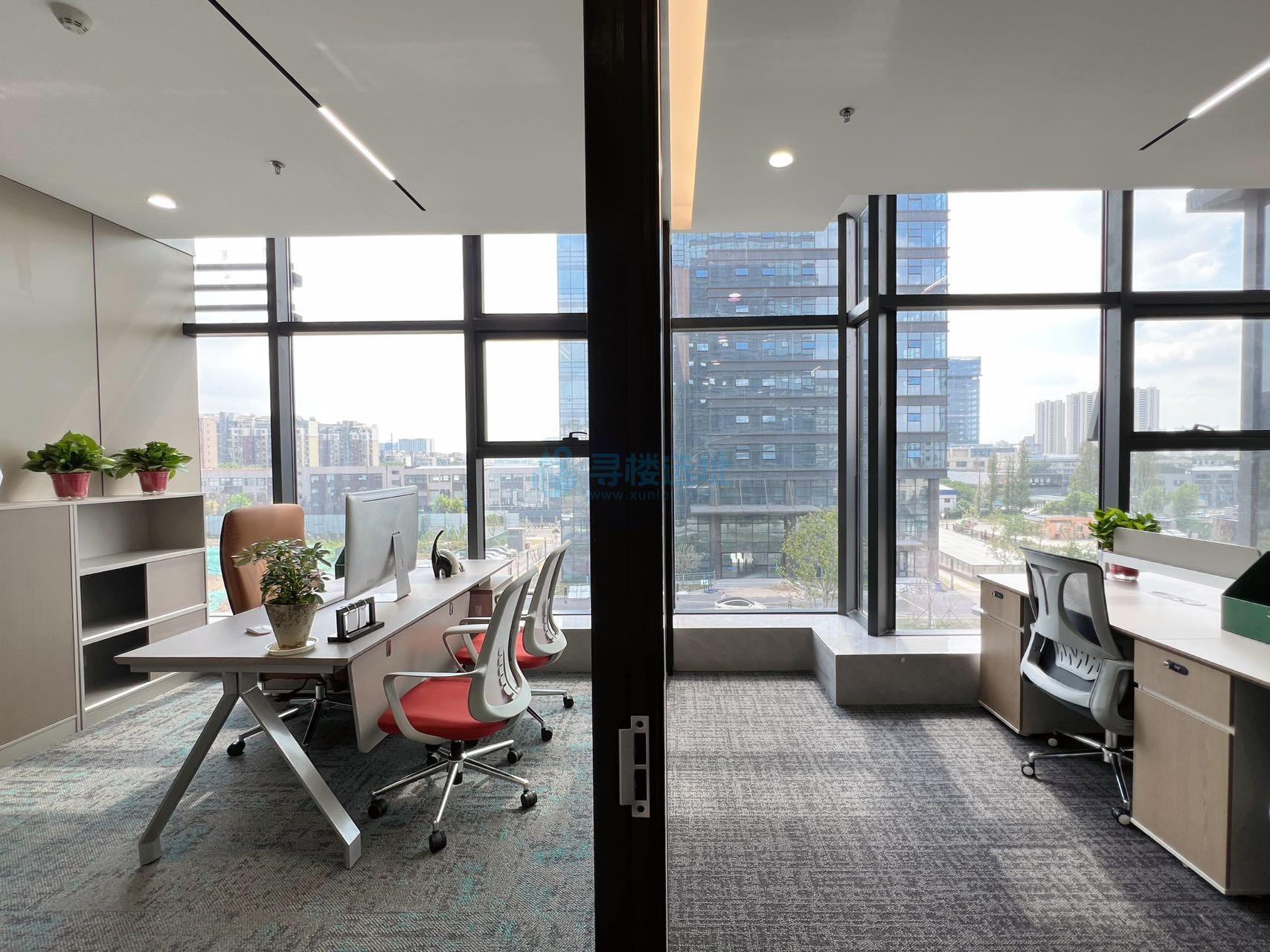 天晟中心面积165平