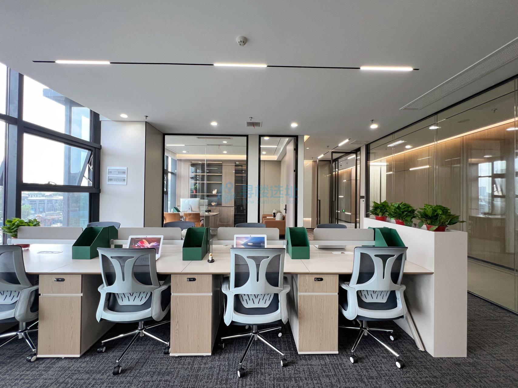 天晟中心面积165平