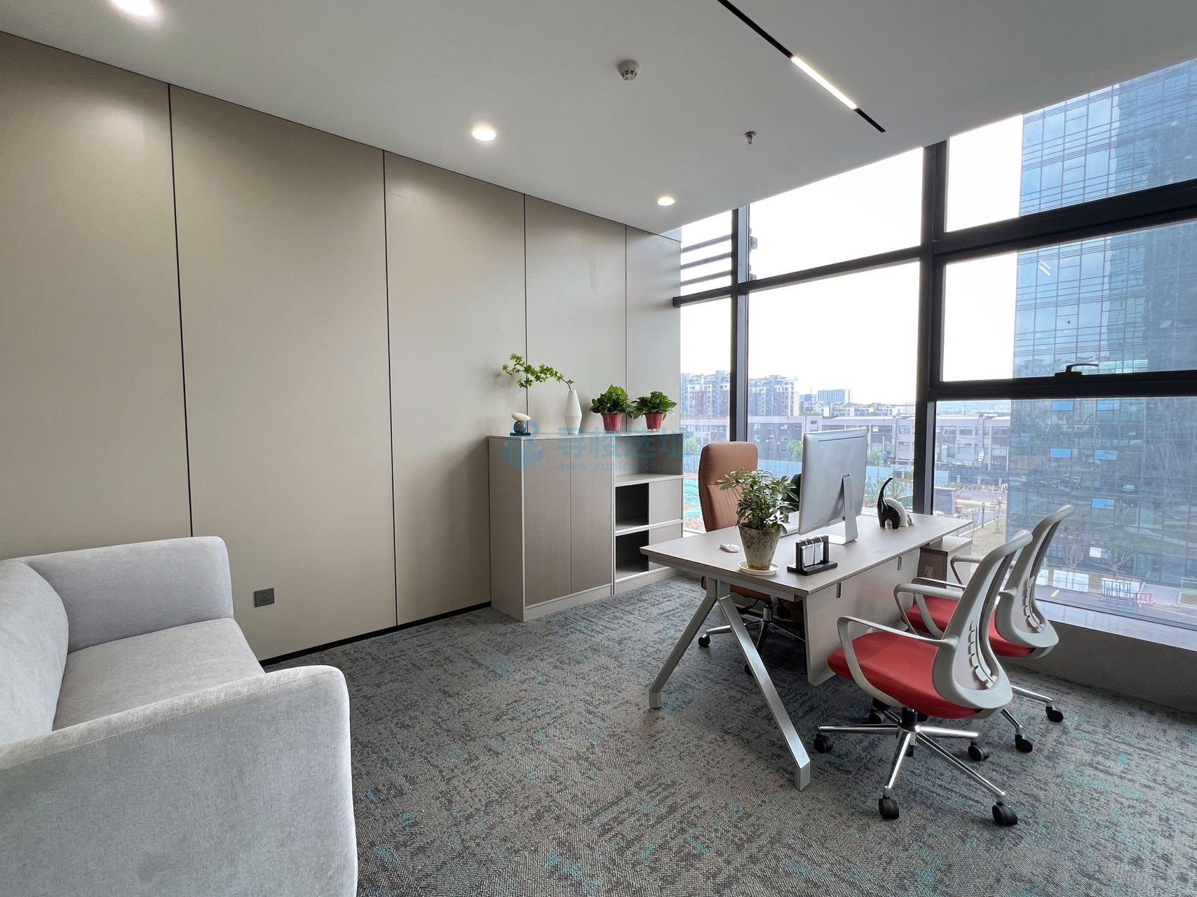 天晟中心面积165平